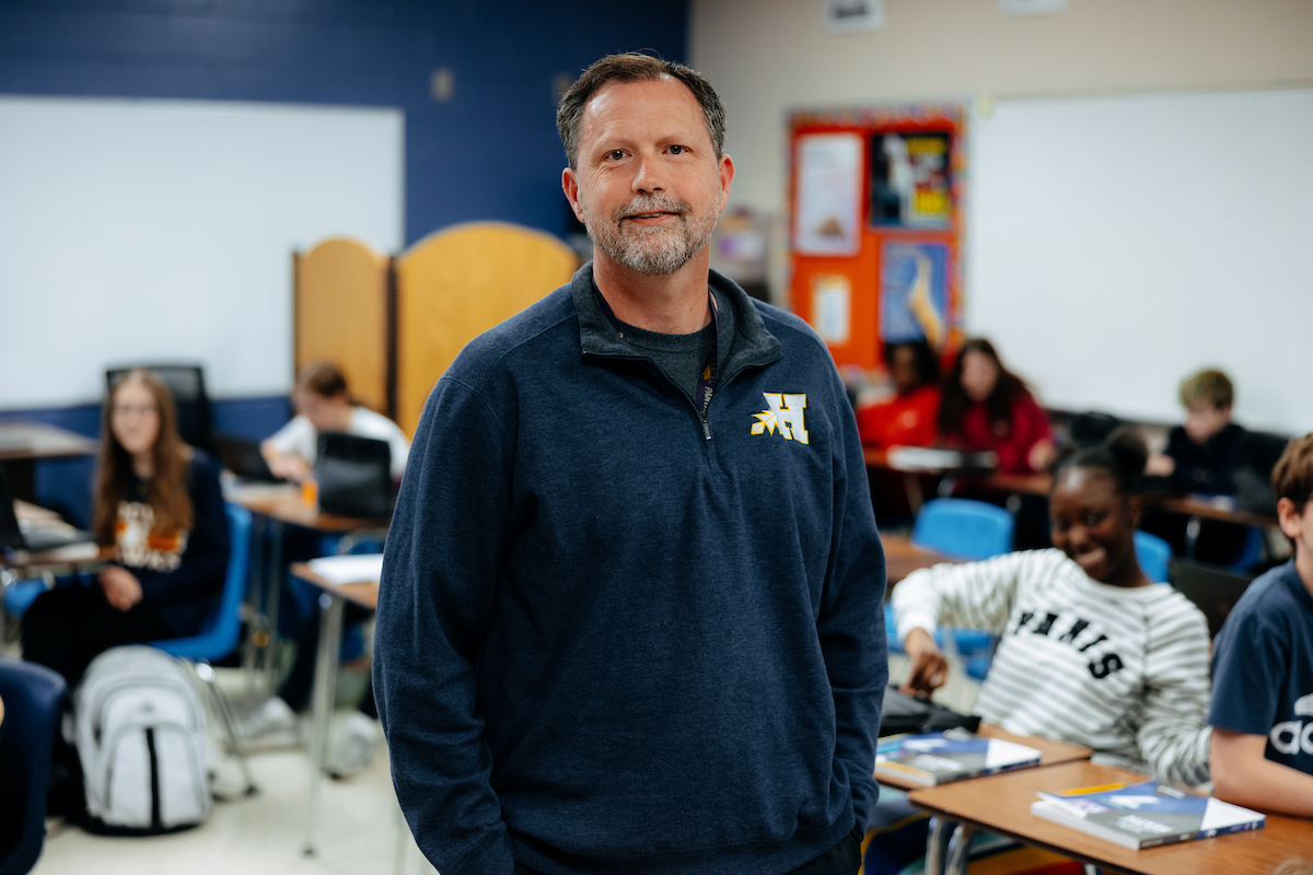 Mentor teacher in middle school classroom